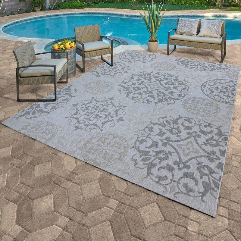 Gertmenian Paseo Emilia Gray Scrolled Medallion Indoor/Outdoor Flatweave Area Rug