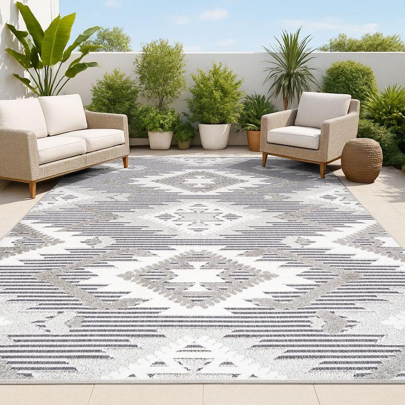JONATHAN Y Sumak High-Low Pile Neutral Diamond Kilim Gray/White/Black 8 ft. x 10 ft. Indoor/Outdoor Area Rug
