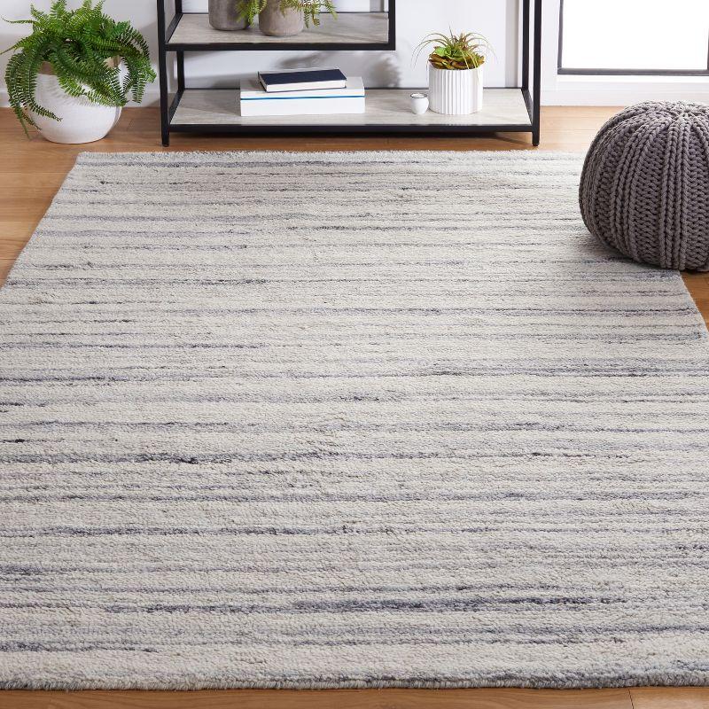 Hand-Knotted Grey/Ivory Round Wool Shag Rug, 4' x 6'