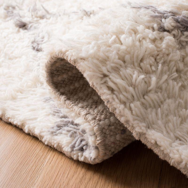 Casablanca CSB951 Hand Tufted Area Rug - Grey/Ivory - 6' X 9' - Safavieh.