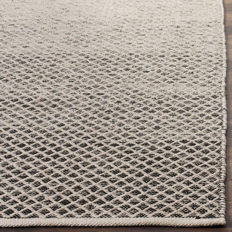 Coastal Charm Ivory & Black Handwoven Cotton Rug - 27" x 4"