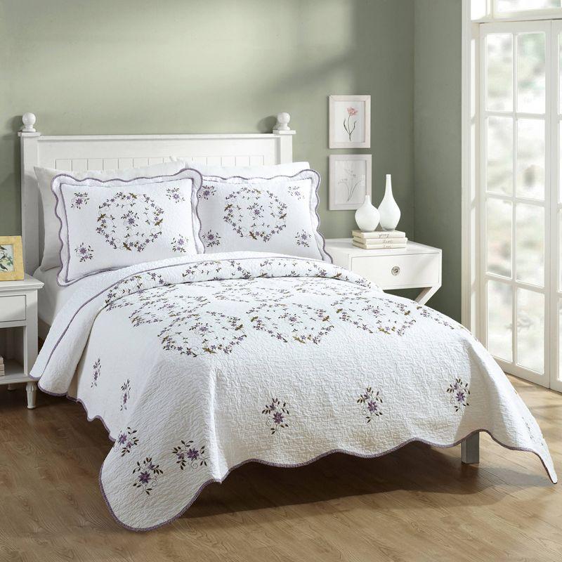 White Cotton King Embroidered Quilt Set with Shams