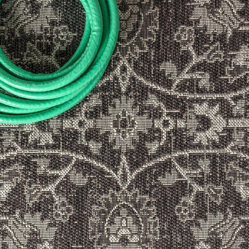 Palazzo Vine and Border Textured Weave Indoor/Outdoor Area Rug  - JONATHAN Y