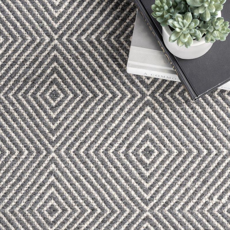 Handwoven Geometric Gray Wool 33" Area Rug