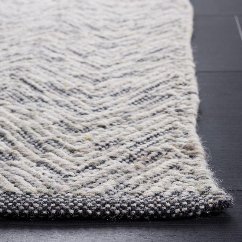 Kilim KLM401 Hand Woven Runner Rug - Grey/Beige - 2'3"x7' - Safavieh