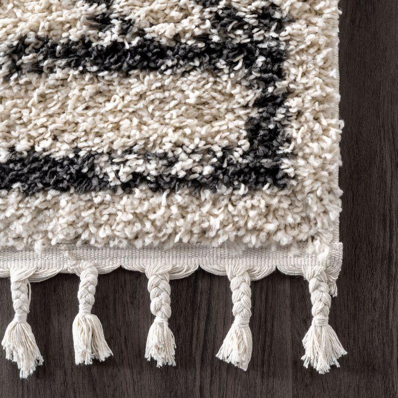 Nuloom Mackie Geometric 4x6 Shag Indoor Area Rug for Living Room Bedroom Dining Room Nursery, Off White/Charcoal