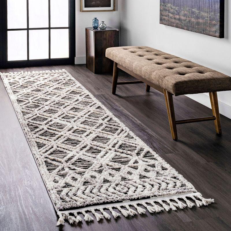 Nuloom Ansley Moroccan Lattice Tassel Indoor Area Rug