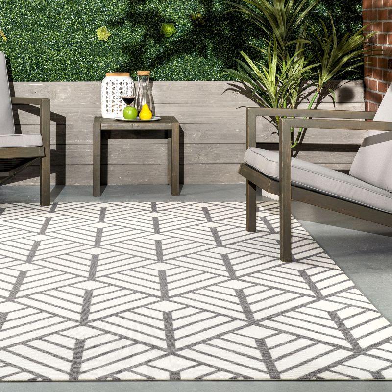 Gray Diamond Washable Reversible Rectangular Synthetic Rug