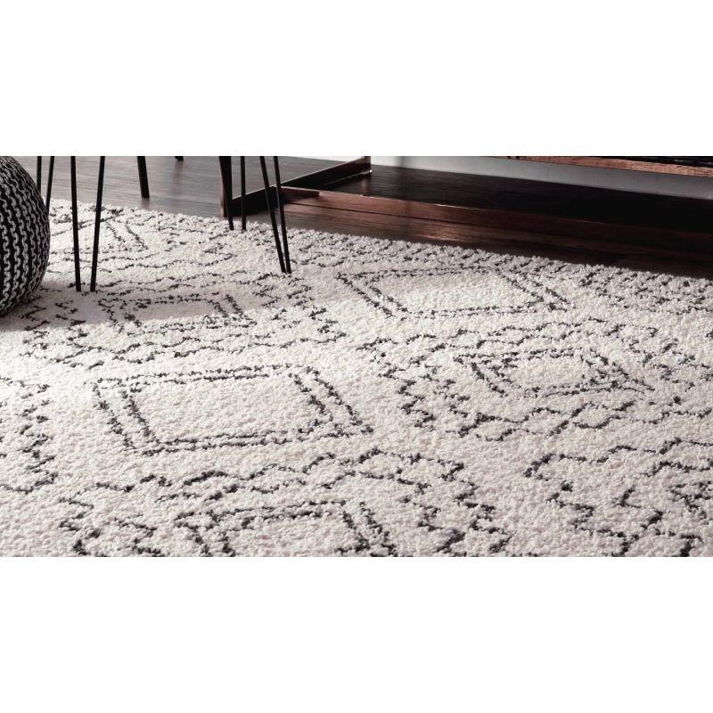 Nuloom Vasiliki Geometric 2x8 Runner Shag Indoor Area Rug for Living Room Bedroom Dining Room Nursery Entryway Hallway, Off White/Charcoal
