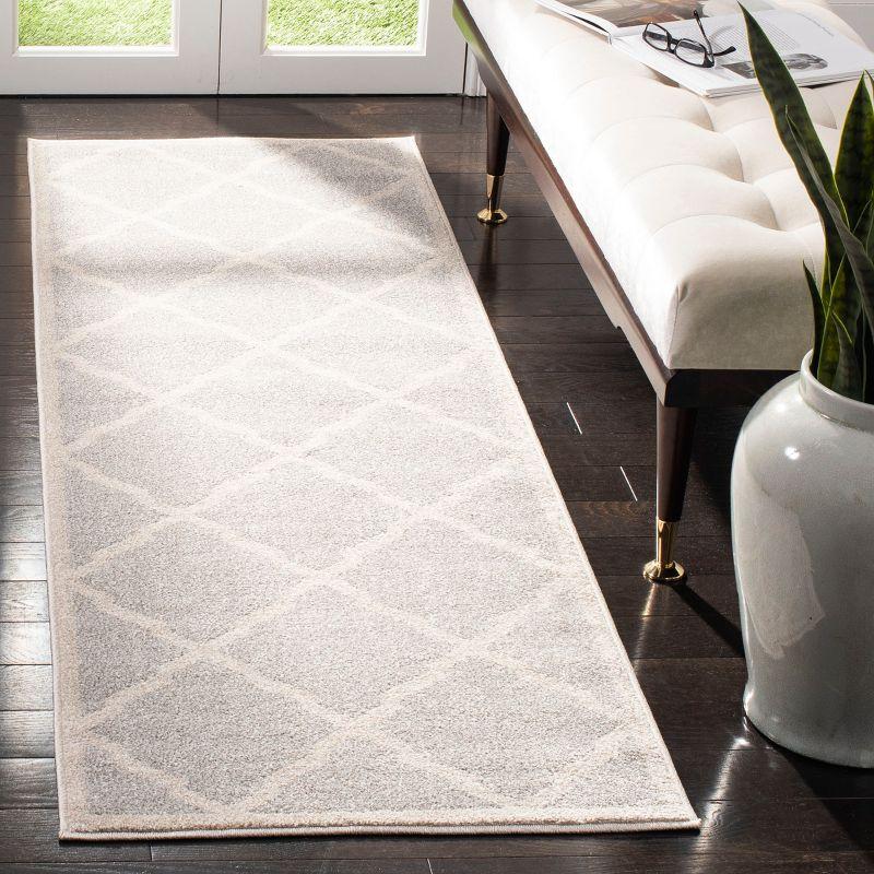 Elegant Geometric Reversible Runner Rug in Beige and Light Grey