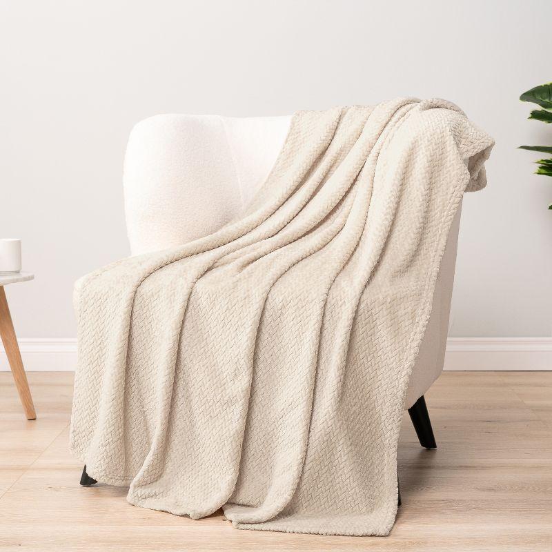 Pavilia Hand Woven Throw Blanket