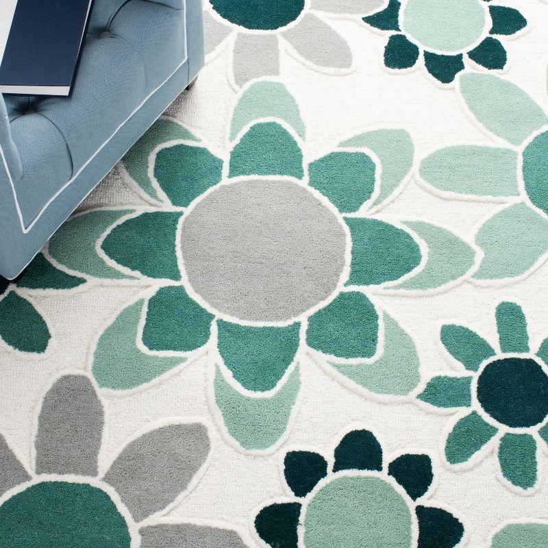 Safavieh Kids SFK923 Hand Tufted Runner Rug - Ivory/Green - 2'6"x8' - Safavieh.