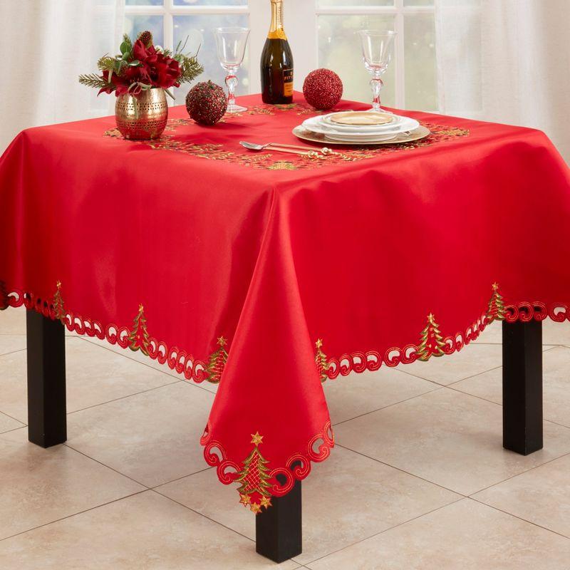 Saro Lifestyle Nostalgic Holiday Christmas Tree Tablecloth