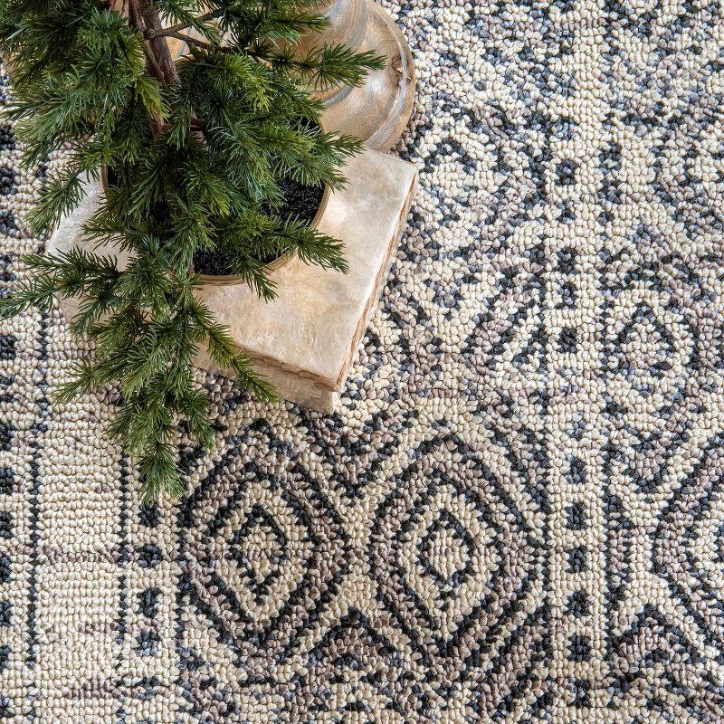 Nuloom Chenoa Striped Global Tassel Indoor Area Rug, 4' x 6', Ivory