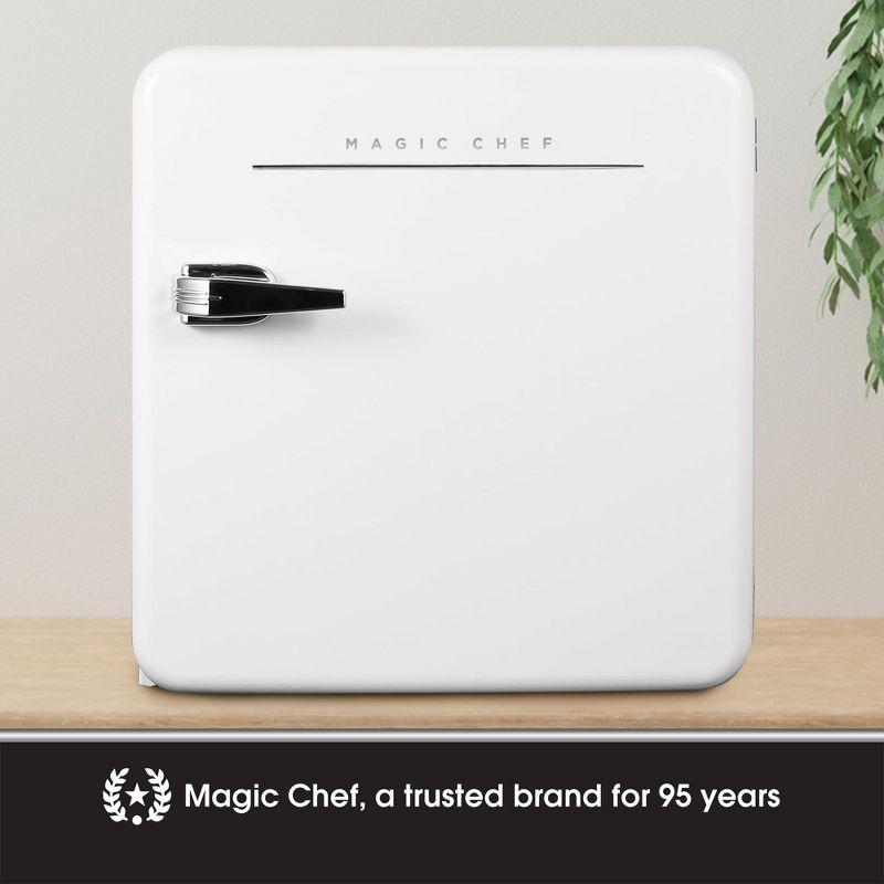 Magic Chef Magic Chef Retro 1.6 Cubic Feet Portable Mini Fridge