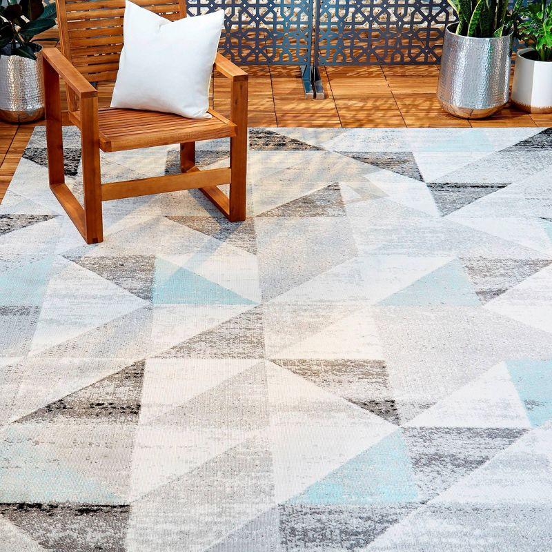 Nicole Miller New York Patio Sofia Holly Transitional Geometric Indoor/Outdoor Area Rug