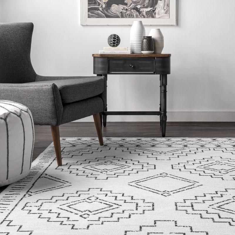 Nuloom Noa Pet Friendly Machine Washable Moroccan Area Rug, 5' x 8', White
