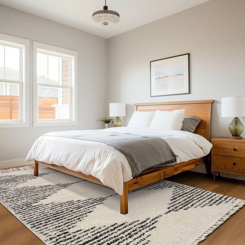 Nuloom Bria Trellis 2x10 Runner Shag Indoor Area Rug for Living Room Bedroom Dining Room Nursery Entryway Hallway, Off White/Charcoal