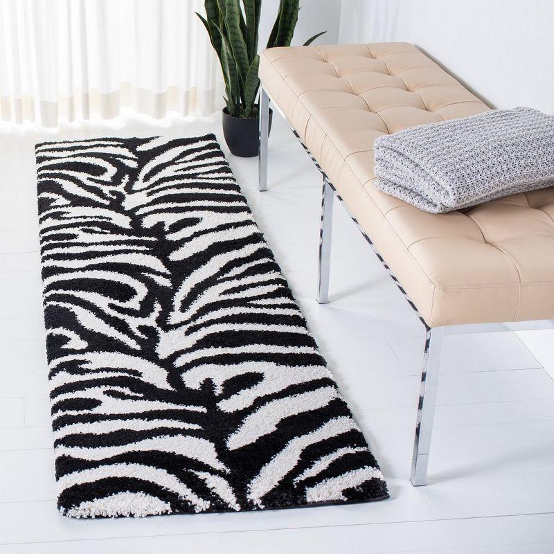 Florida Shag SG452 Power Loomed Indoor Runner Rug - Ivory/Black - 2'3"x11' - Safavieh.