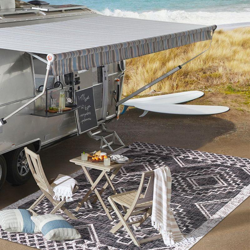 5'x8' Marokko Diamond  Medallion Indoor/Outdoor Area Rug, Black/Ivory - JONATHAN Y