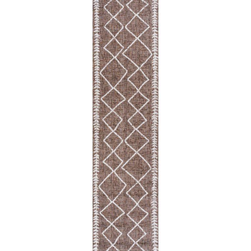 Ivory and Brown Diamond Trellis Indoor/Outdoor Rug