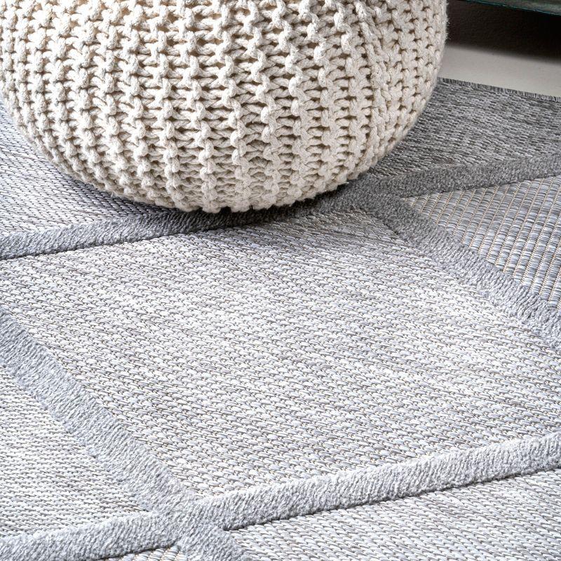 Salines Diamond Trellis Indoor/Outdoor Area Rug - JONATHAN Y