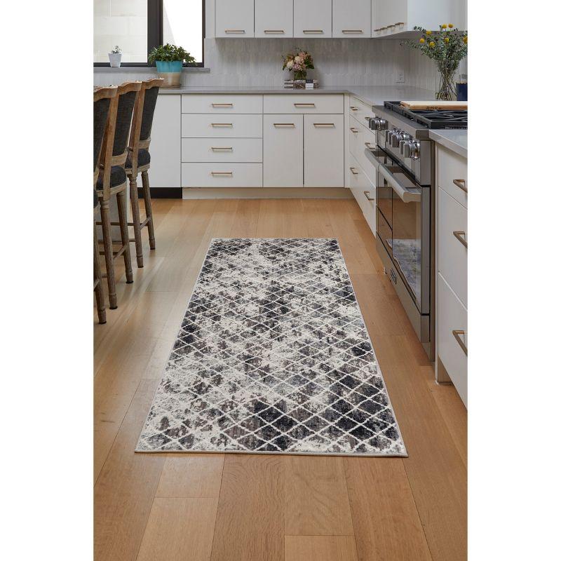 Ivory and Gray Diamond Pattern Runner Rug 2'7" x 8'