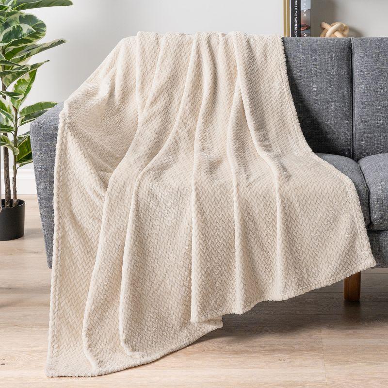 Pavilia Hand Woven Throw Blanket