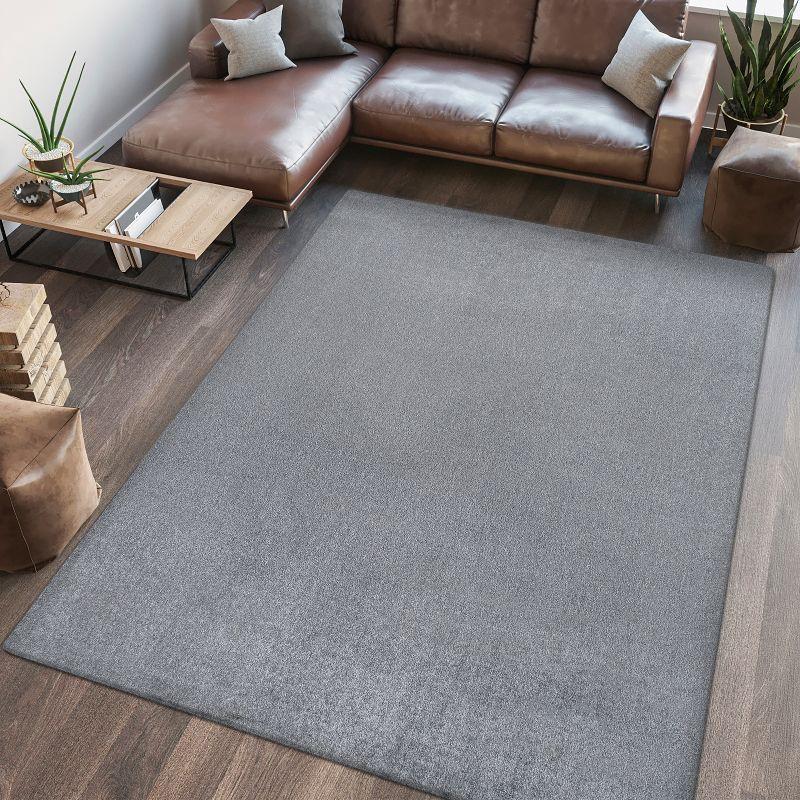 JONATHAN Y Twyla Classic Solid Low-Pile Machine-Washable Area Rug