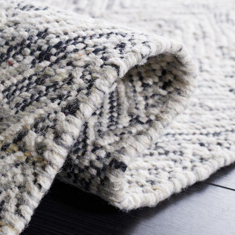 Kilim KLM401 Hand Woven Area Rug - Grey/Beige - 4'x6' - Safavieh