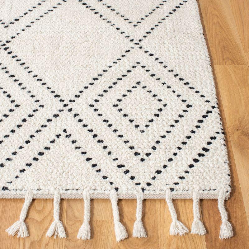 Casablanca CSB676 Hand Loomed Area Rug - Ivory/Black - 4'x6' - Safavieh.