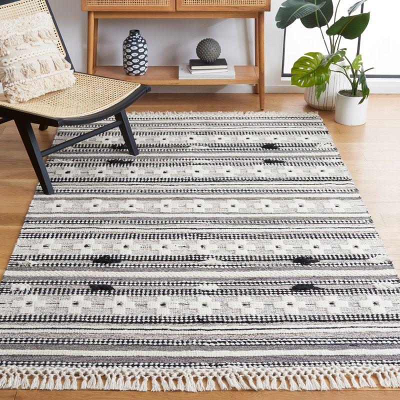 Natura Black and Ivory Wool 6' x 9' Flat Woven Rug