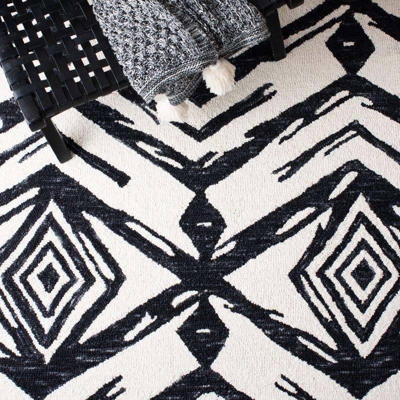 Metro MET402 Hand Tufted Area Rug  - Safavieh