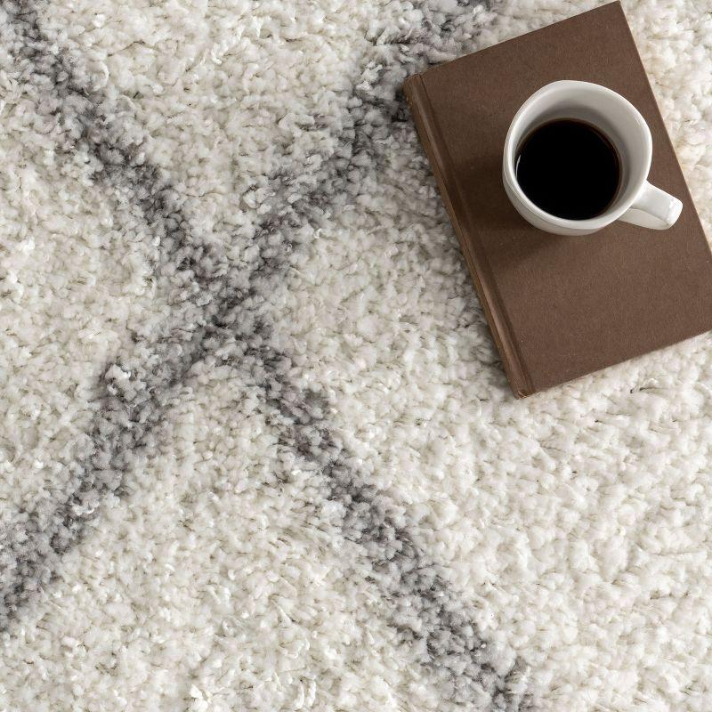 Nuloom Tess Trellis 5 Square Shag Indoor Area Rug for Living Room Bedroom Dining Room Nursery, White/Grey