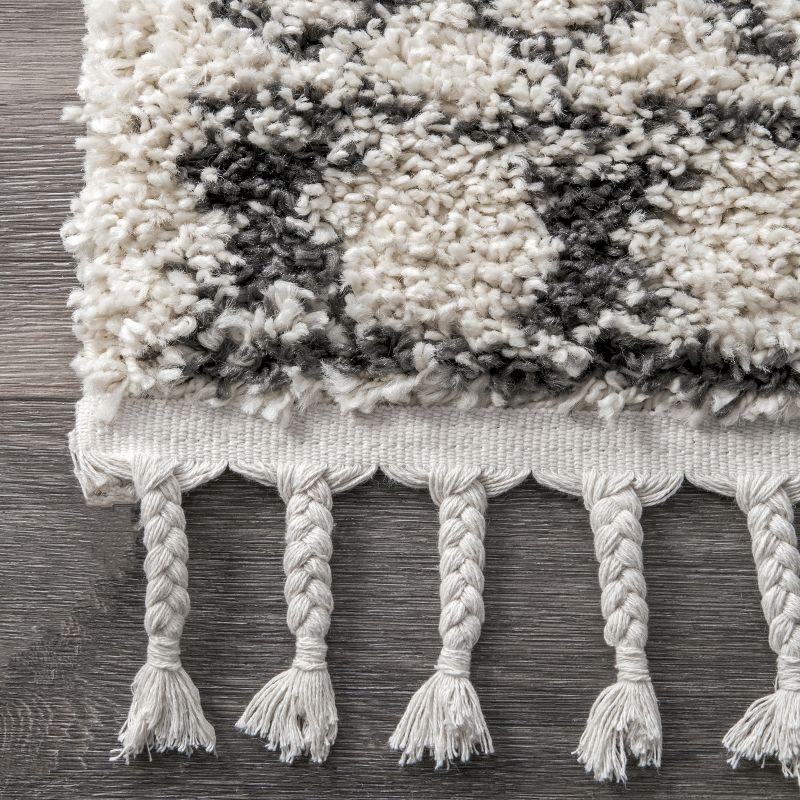 Nuloom Vasiliki Geometric 2x8 Runner Shag Indoor Area Rug for Living Room Bedroom Dining Room Nursery Entryway Hallway, Off White/Charcoal