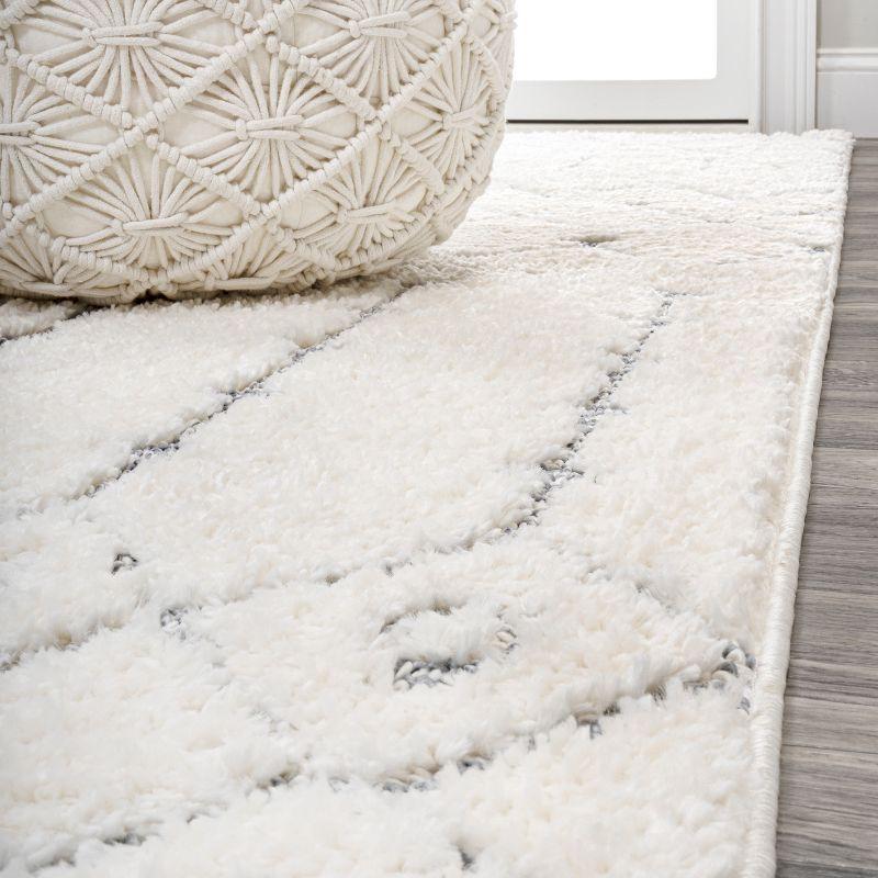 Cream/Gray Moroccan Trellis 4' x 6' Plush Area Rug