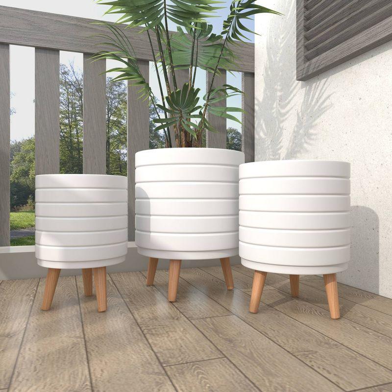 Cosmoliving By Cosmopolitan Set Of 3 White Wood Planter 14", 16", 18"H