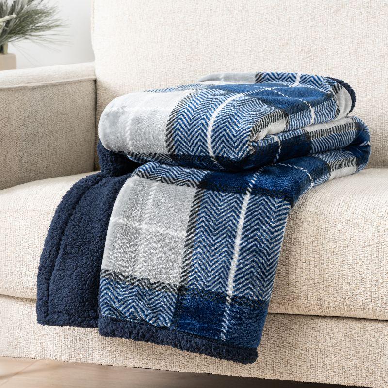 PAVILIA Fleece Plush Microfiber Throw Blanket for Couch, Sofa and Bed, Reversible