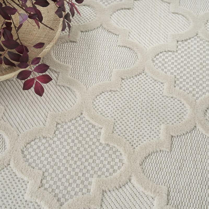 Ivory/White 4' x 6' Synthetic Trellis Flat Woven Rug