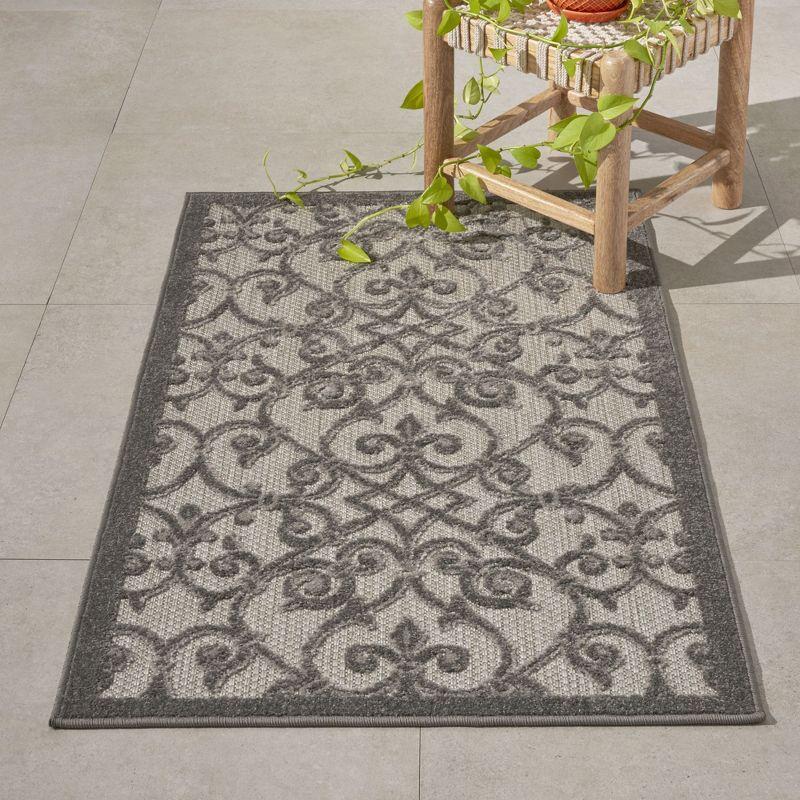 Lark Manor™ Isalia Floral Indoor / Outdoor Rug
