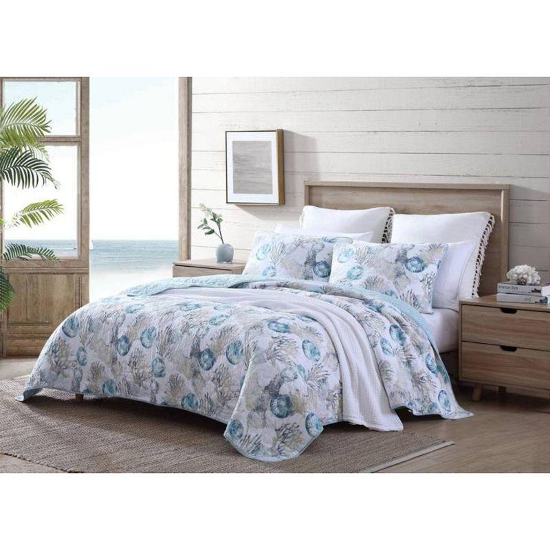 Freeport Full/Queen Blue Cotton Reversible Quilt Set with Aquatic Motifs