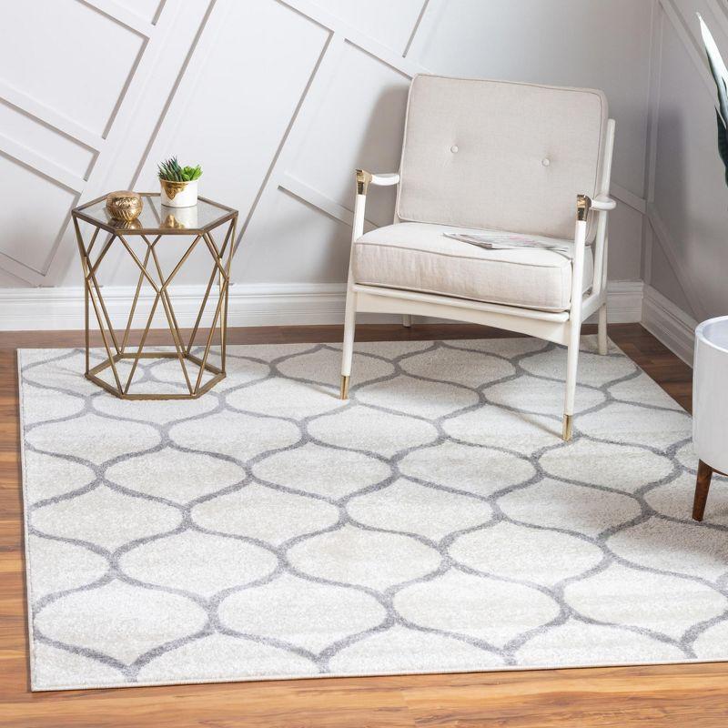 Unique Loom 7' 0 x 7' 0 Trellis Frieze Rounded Ivory Area Rug