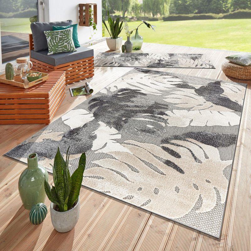 Gray Floral Synthetic 5' x 7' Easy Care Area Rug