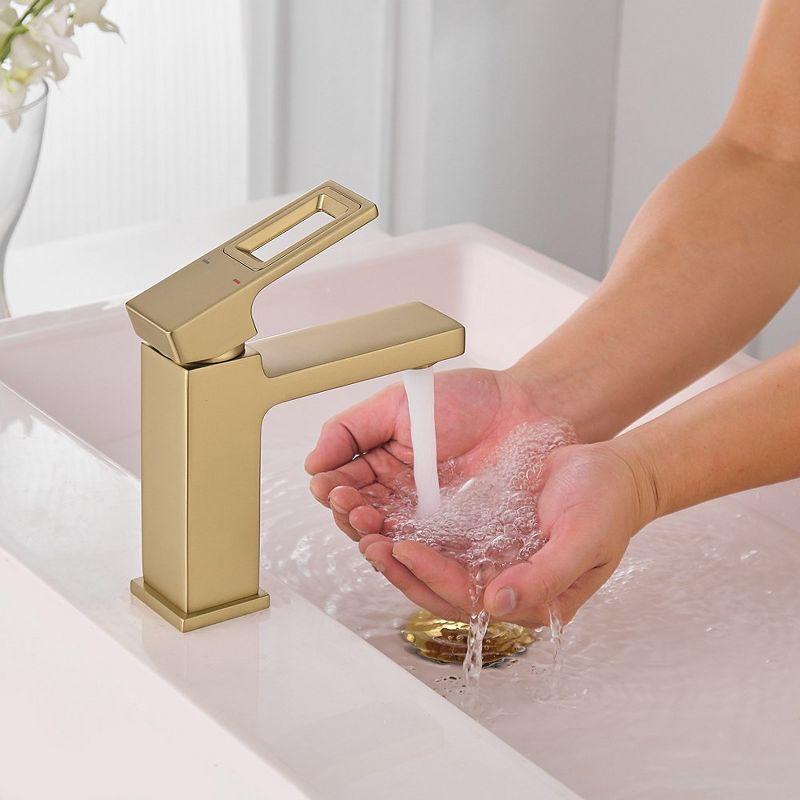 Single-Hole Single-handle Bathroom Faucet with Drain Assembly