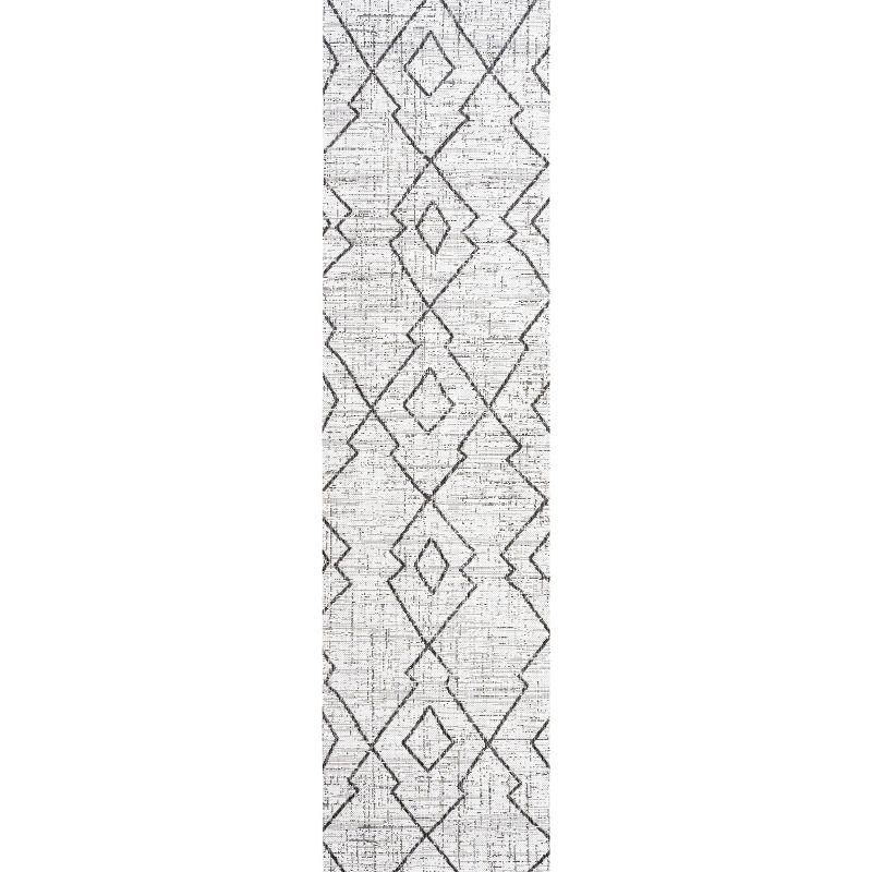 2'x8' Carwa  Diamond Trellis Indoor/Outdoor Runner Rug, Ivory/Black - JONATHAN Y