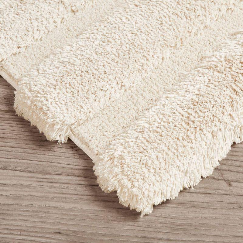 Chanchal Tufted Pearl Channel Bath Rug