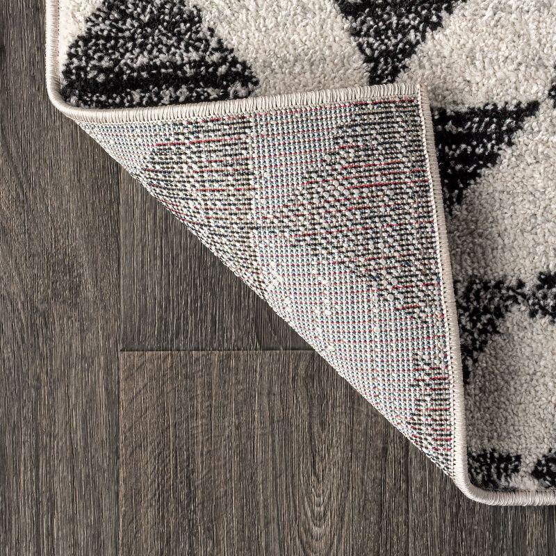 5'x8' Aisha Moroccan Triangle Geometric  Area Rug, Cream/Black - JONATHAN Y