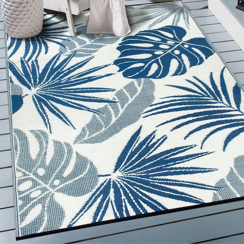 World Rug Gallery Tropical Floral Leaf Reversible Recycled Plastic Outdoor Rugs