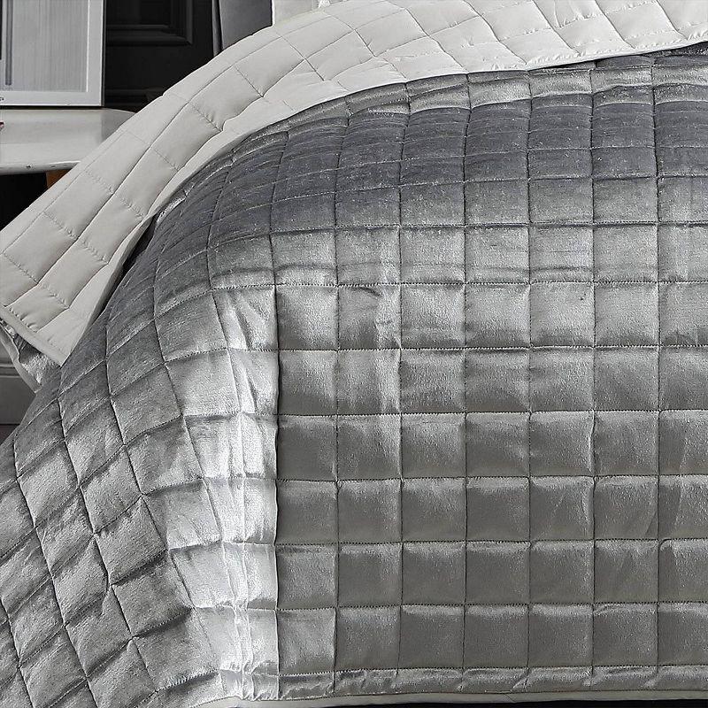 Luxurious Silver Velvet Full Quilt Set with Geometric Stitch