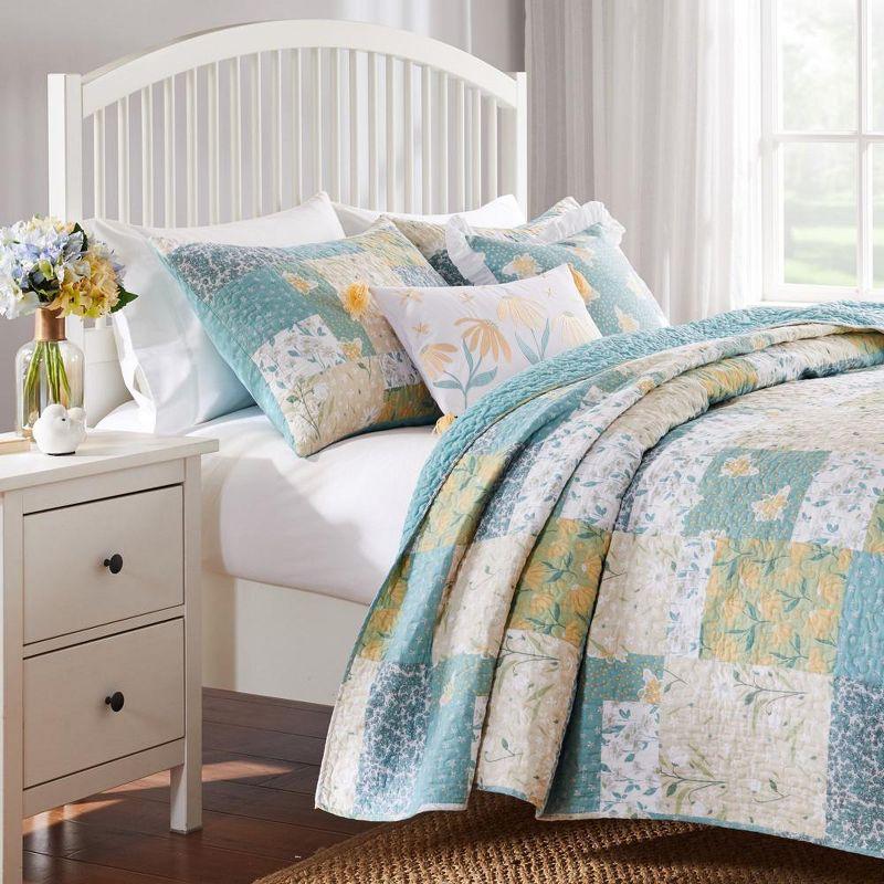 Evangeline Reversible Quilt Set